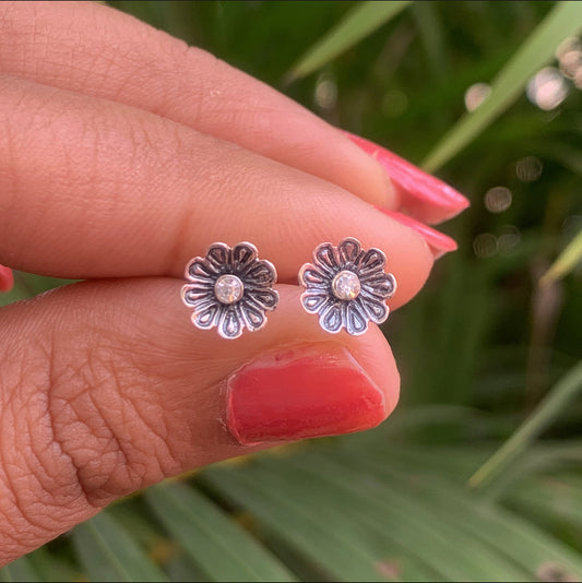 Small flower stud -ASTI0011